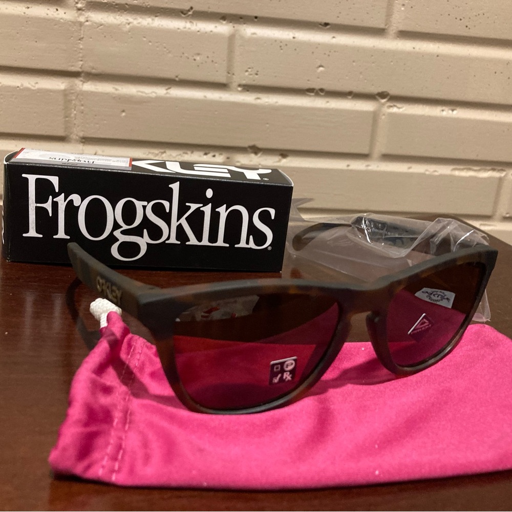 Oakley Frogskins Sunglasses with Pink Pouch